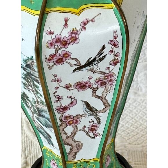 Decorative Chinese Canton Enamel Vase And Wooden Base - Picture 9 of 10